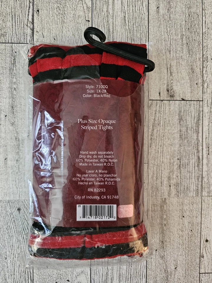 Medias opacas hasta el muslo Leg Avenue, talla grande 1x-2x, color, rayas negras/rojas Foto 3 de 4
