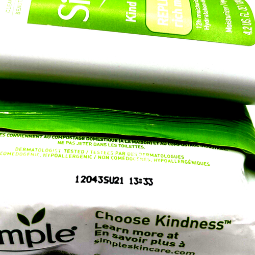 Simple Kind to Skin Face Moisturizer Replenishing Rich 12-Hour & Cleansing Wipes - Picture 4 of 5