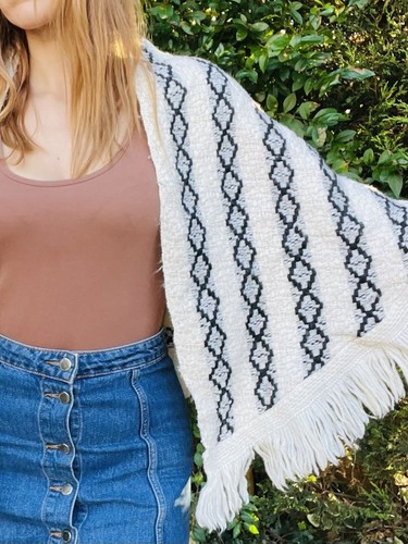Vintage Boho Crochet Shawl Hippie Triangle Knit Wrap Cape Cottage Whimsy Scarf - Picture 4 of 7
