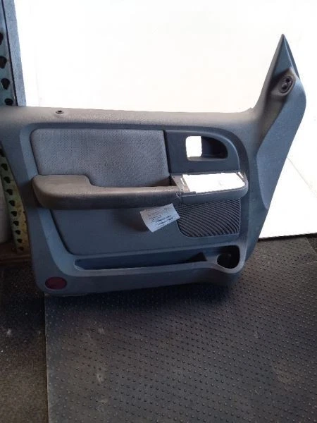 Отделочная панель передней двери со стороны водителя 2004 Ford Expedition 4L1Z-7823943-DAA - Изображение 3 из 4