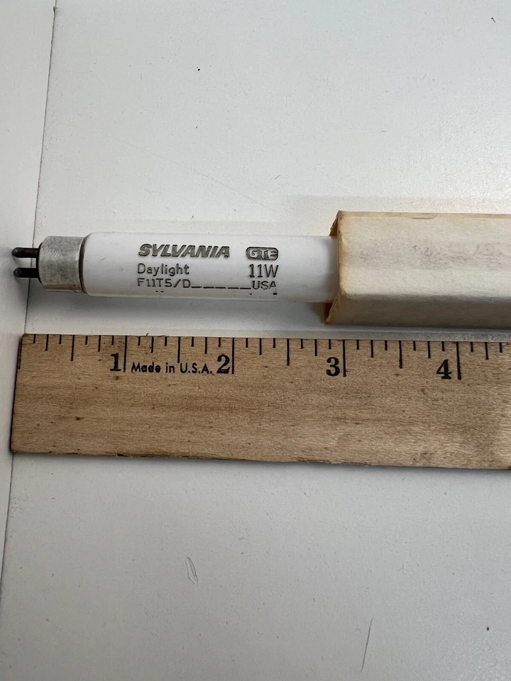 3-Pack - Sylvania F11T5-D (Daylight) 17.5 in. - Watts: 11W, Type: T5 Fluorescent - Image 2 of 2