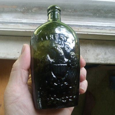 1860 LIBERTY EAGLE WILLINGTON GLASS CO CONN DEEP FOREST GREEN 1/2 PINT FLASK