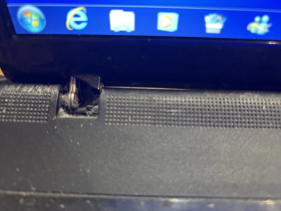 Samsung Laptop NP300E5C PC Notebook 2.4 6gb RAM 15.5” Windows 7 Funzionante - Immagine 4 di 4