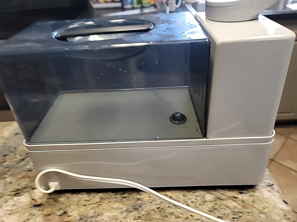 Holmes 1 Gallon Ultrasonic Humidifier Model HM-310 - W box Great Condition - Image 4 of 4