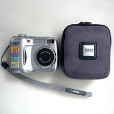 Nikon COOLPIX 2100 Digital Camera Silver with Case Strap Compact Design