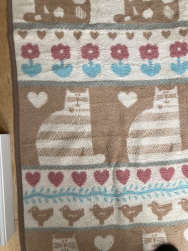 Vintage Vuteks Crown Crafts Blanket Throw Cats Hearts Cottage Core Reversible - Picture 4 of 15
