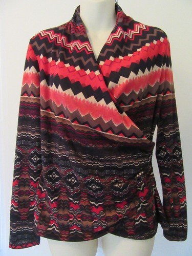 Sunny Leigh Damen Shirt SMALL rot schwarz Stretch Wickel-Ausschnitt Chevron Tribal Top - Bild 6 von 12