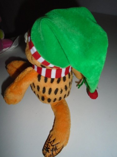 Ty Peluche Gato Garfield con Santa Medias Sombrero y Bufanda Despojada Navidad - Imagen 4 de 5