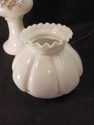 VINTAGE GWTW HURRICANE MILK GLASS PAINTED FLORAL TABLE LAMP 21" - Picture 13 of 19