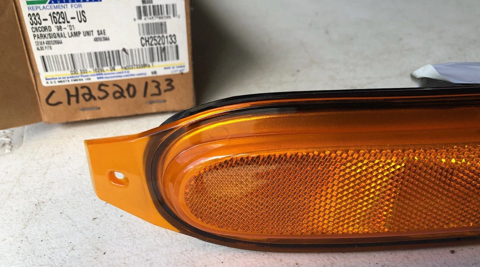 Luz de señal lateral derecha Chrysler Concorde 1998-2001, GM2520133, OER Foto 3 de 4