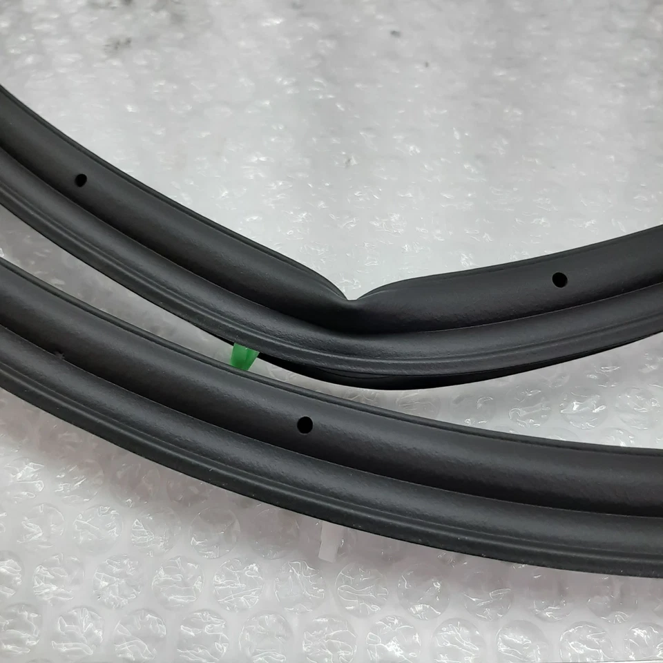 Puerta levadiza trasera Toyota Land Cruiser UZJ100 98-03 OEM resistente al clima 68281-60020 Foto 4 de 4