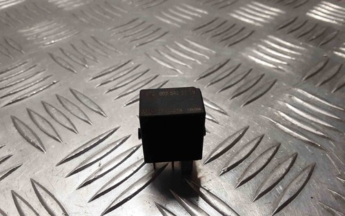 MERCEDES-BENZ M W163 Relais 0025421119 3.20 Petrol 160kw 2000 28410984