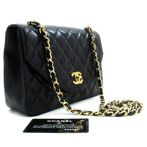 am7 CHANEL Authentic Half Moon Chain Shoulder Bag Crossbody Black Quilted Flap