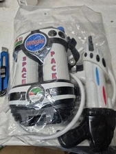 ASTRONAUT SPACE BACKPACK TANK WATER GUN - NASA - SQUIRT GUN TOY. FreE ShIPpING.