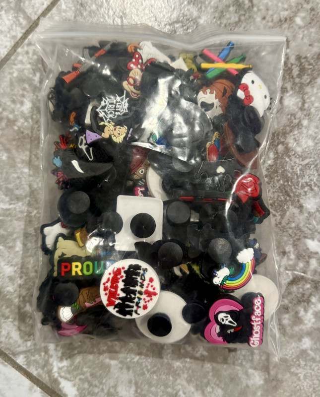 Multicolor Girls PVC Shoe Charms Cartoon Horror Sports Minnie Hello Kitty Chucky