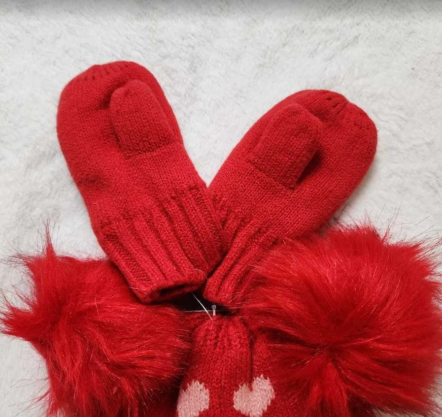 New toddler girl's XS/S Baby Gap Cashsoft red heart pom-pom beanie mittens set - Image 3 of 4