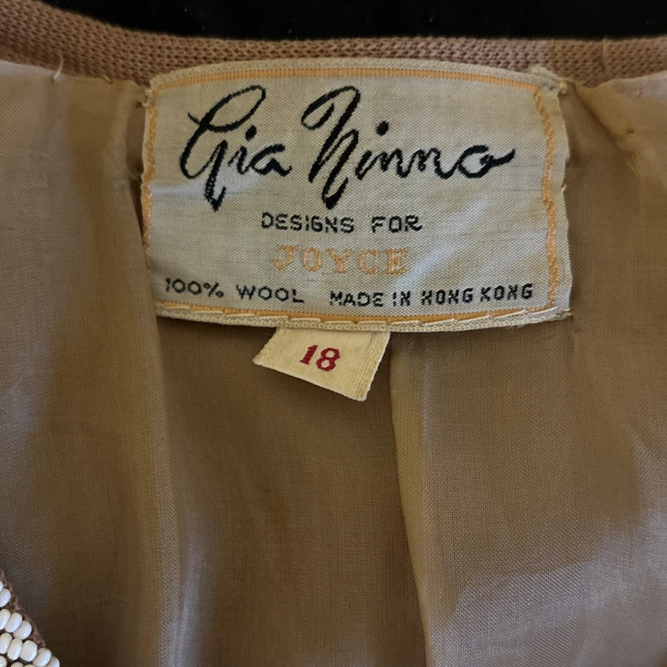 Chaleco Gia Ninno De Colección Años 60 Lana Cuentas Estrás Talla 18 Camel Bronceado Maude Halloween Foto 2 de 4