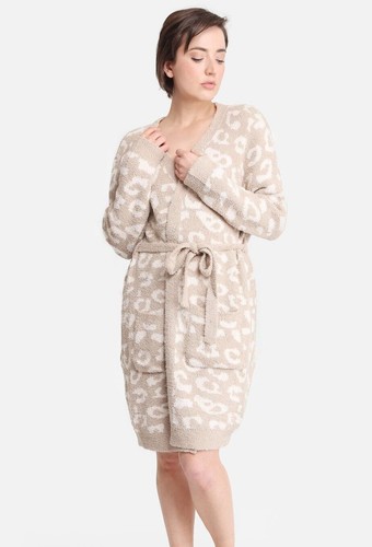 Bata ComfyLuxe con patrón de leopardo - Imagen 2 de 28