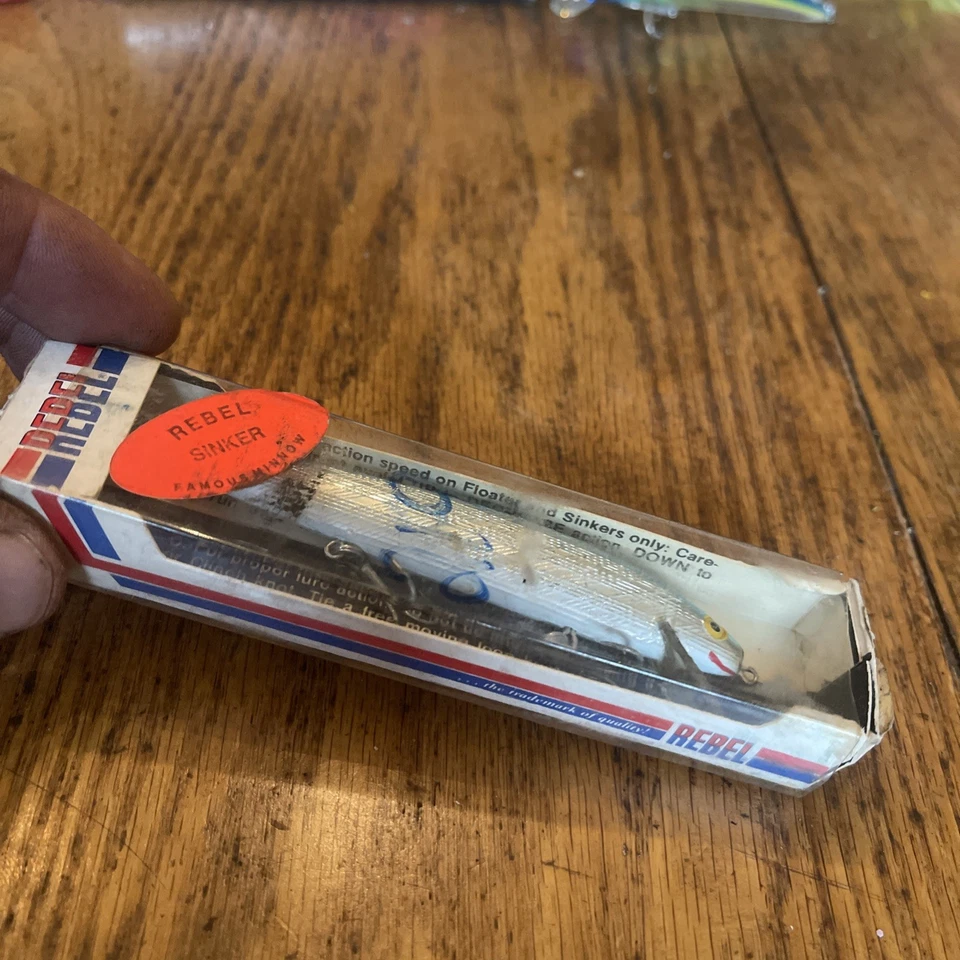 Señuelo de pesca Rebel Minnow azul plateado 5 1/2" F2003 stock antiguo Foto 2 de 4