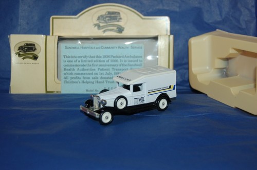 Lledo Days Gone -Sandwell Patient Transport Services Ambulance Ltd Ed - 400/1000 - Picture 2 of 9