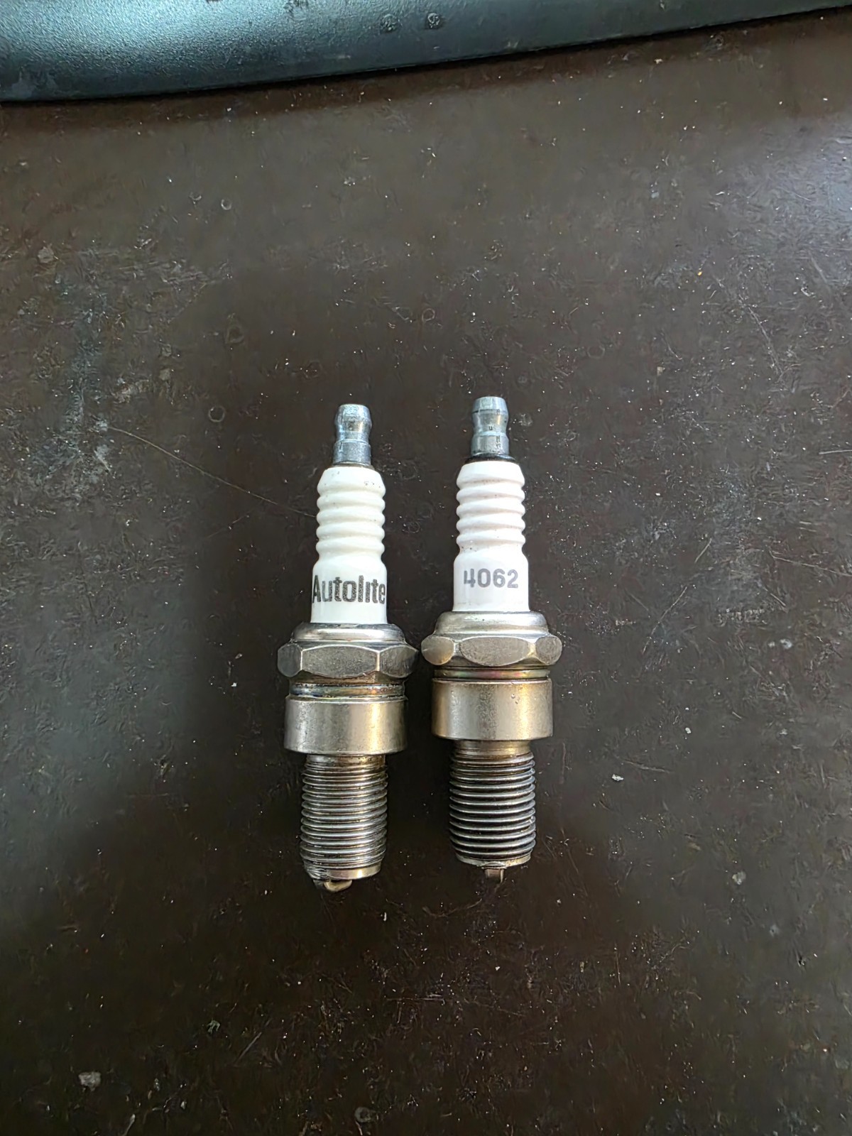 Autolite spark plug 4062 pack of 2 NEW