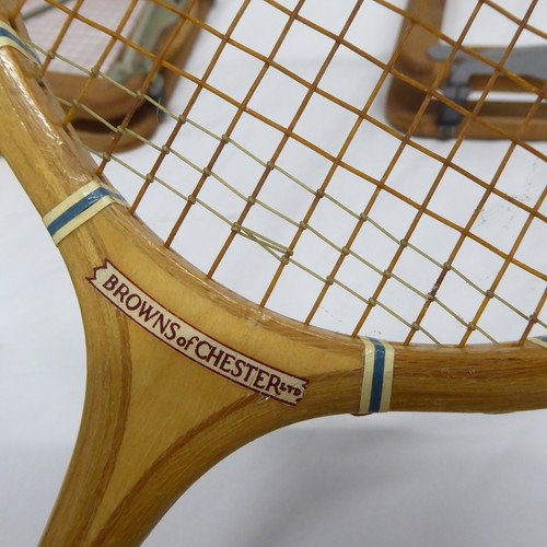Vintage wooden badminton rackets with wooden press - Picture 16 of 17