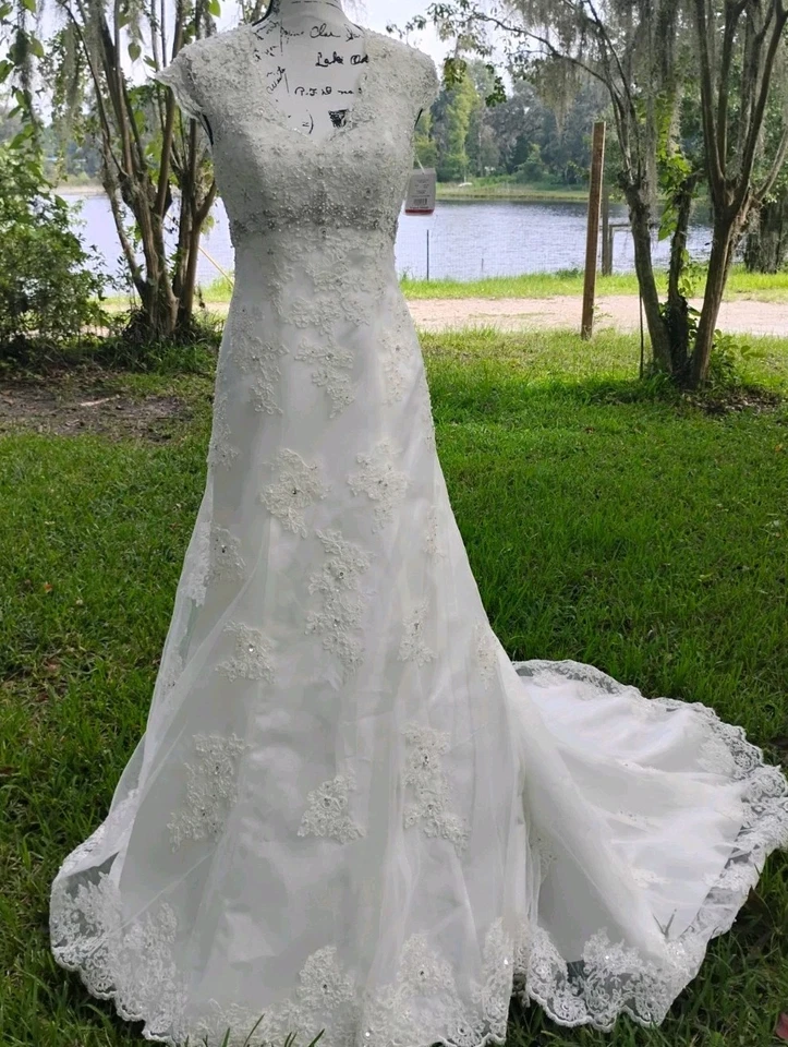 Vestido de noiva Davids marfim T3299 tamanho 4 novo com etiquetas trem detalhado  - Imagem 4 de 4