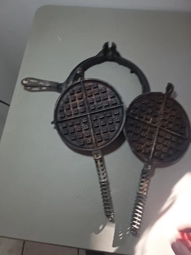 Griswold American #8 Vintage Cast Iron Waffle Maker 3 Piece 885B/886R 975H Base
