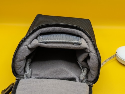 Lowepro D-Res 10 AW compact camera case with shoulder strap - Picture 5 of 5