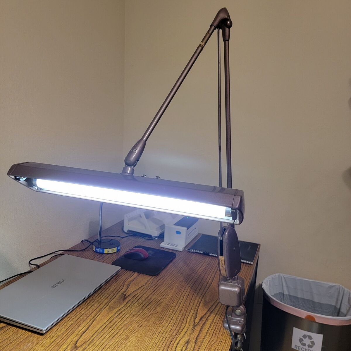 Vintage Dazor Floating Fixture Articulating Arm Desk Lamp Vintage Dazor Floating Fixture Articulating Arm Desk Lamp