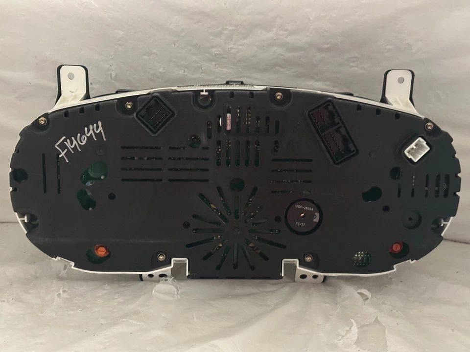 Спидометр приборной панели датчики 2011 - 2013 Kia Sorento 67,359 миль - Изображение 2 из 3