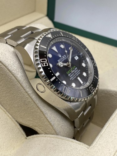 Montre automatique Rolex Sea-Dweller Deepsea 126660 James Cameron B&P 2022 - Photo 5 sur 7