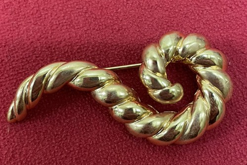 Vintage gold tone Twisted rope abstract Design AK Anne Klein Signed Brooch Pin