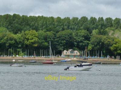 Foto 6x4 Dittisham Segelclub eingebettet zwischen Bäumen am Westufer von c2021
