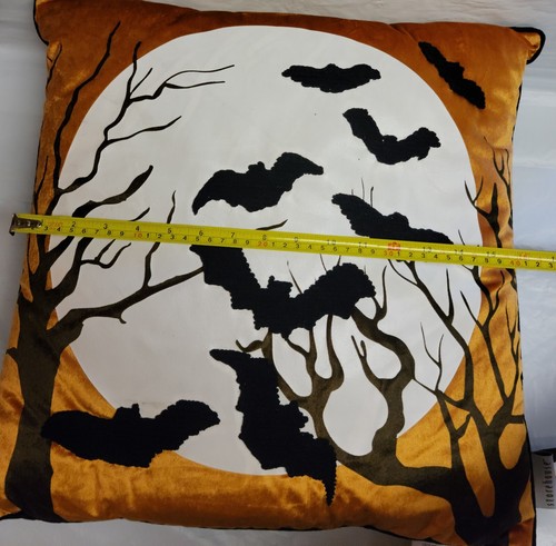 Storehouse Halloween musikalisches Wurfkissen 20 Zoll Fledermäuse Spukszene leuchtet im Dunkeln - Bild 10 von 11