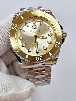 新品電池　稼働　gucci 4200FL ゴールド　ユニセックス Gucci Dive Automatic SS 40mm Gold Silver Dial Men's Watch