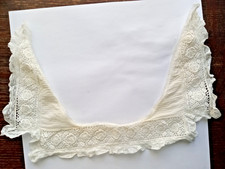 Collier ancien avec dentelle et oeillet #1699