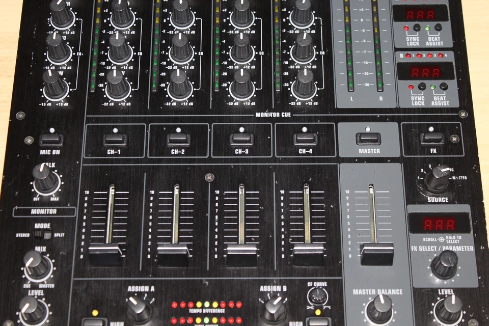 Behringer Djx750 Dj Mixer - Image 3 of 4