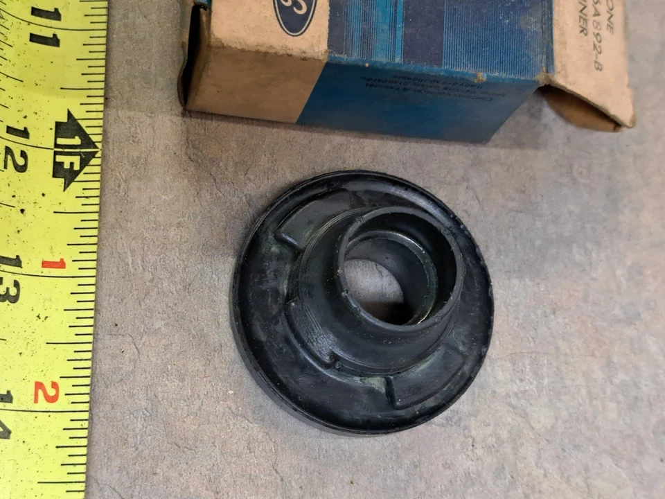 NOS OEM  1970 Ford Mustang Mach 1,  Mercury Cougar 351C VALVE COVER PCV Grommet - Image 4 of 4