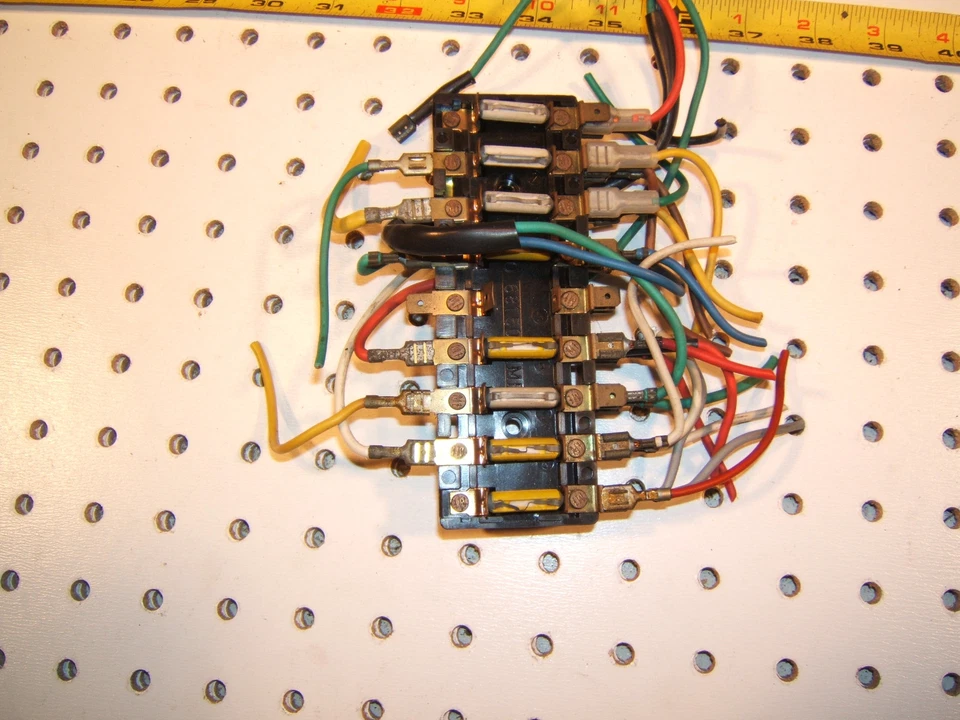 Volvo 144 1968 sedán bajo tablero centro EE. UU. fusible 1 panel y fusibles, 681502 IMP Foto 3 de 4