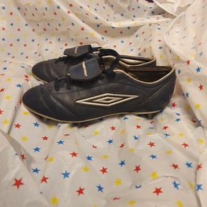 umbro walking shoes
