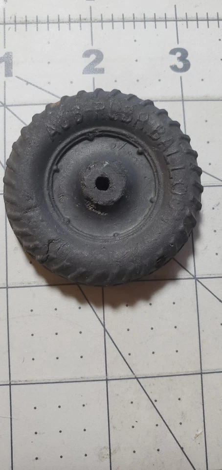 Lote de tres neumáticos de goma de juguete Tootsie años 50 Foto 2 de 4