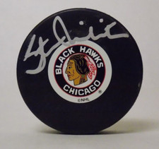 Stan Mikita LE 061/150 Fleer Legacy NHL Autographed Hockey Puck Authenticated