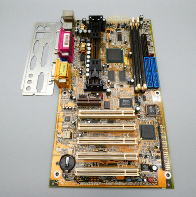 DFI  PW65-D REV. A Motherboard Chipset Intel 810-DC100 w/IO Shield - Slot 1