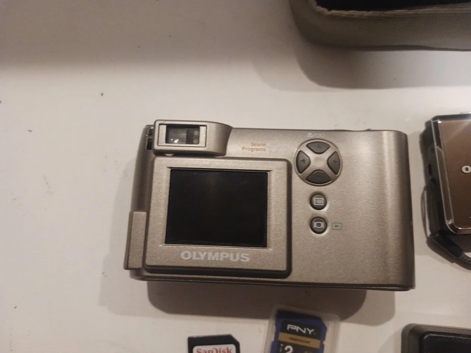 Olympus Digital Camera D-550 ZOOM Camedia 3.0 Megapixel 2.8, Digital FE, Acc. - Image 4 of 4
