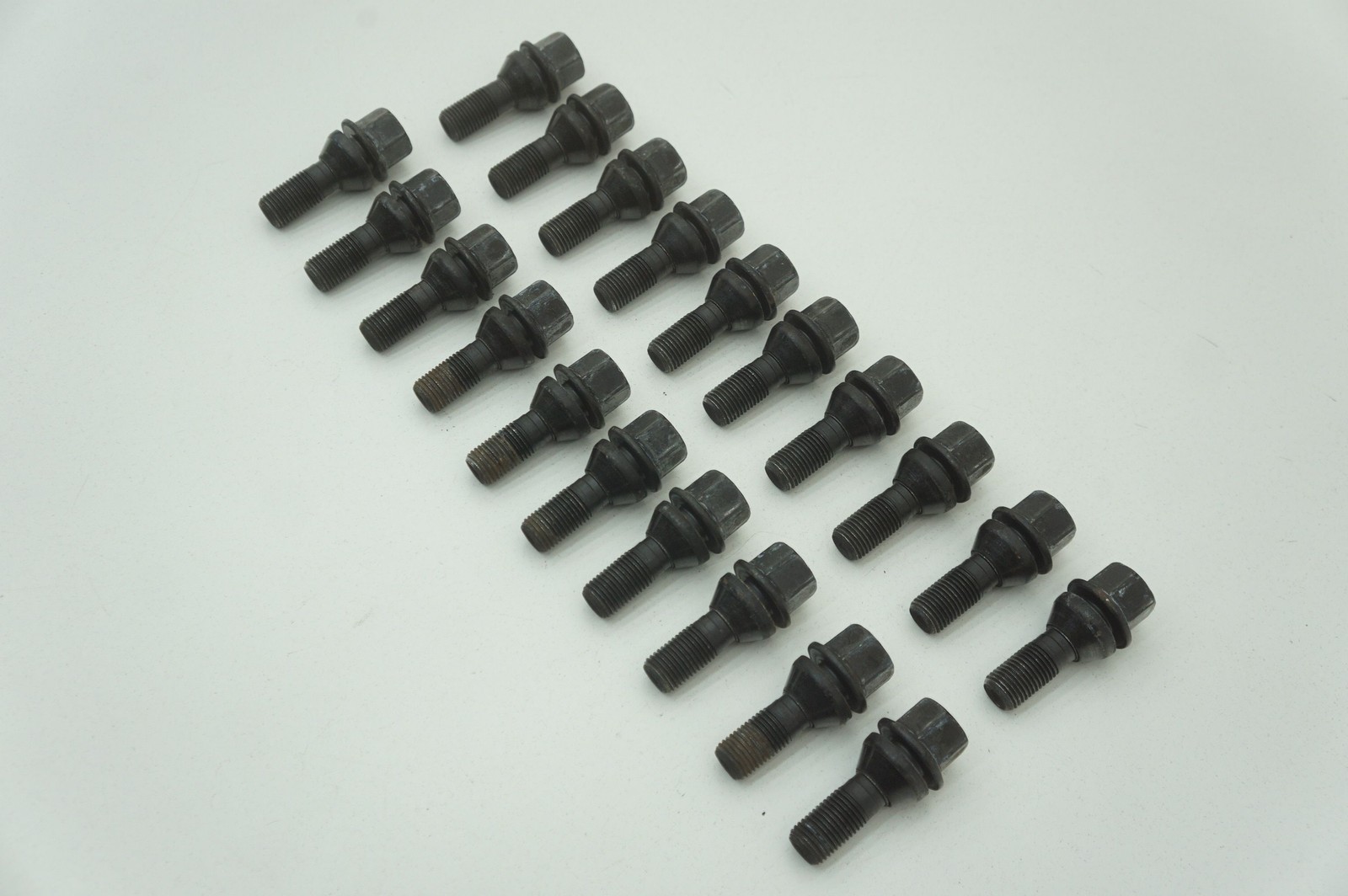 Set 20 Center Wheel Rim Lug Nut Bolt Stud Lugnut OEM Rolls Royce Phantom Vii 06