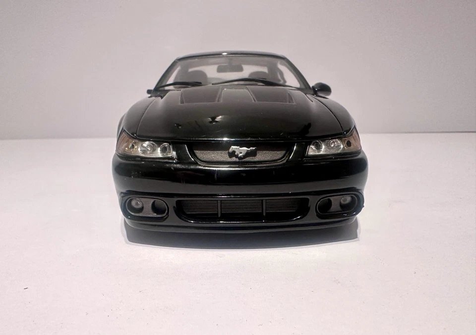 Maisto 2003 Ford Mustang SVT Cobra Black 1:18 Diecast Car Lowered - Image 3 of 4