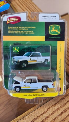 Johnny Lightning John Deer 2000 Dodge Ram Pickup in white