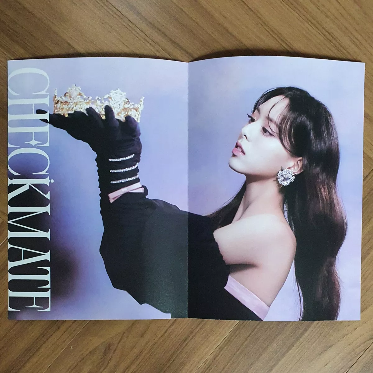 Yuna - Official Poster ITZY Mini Album Checkmate Kpop