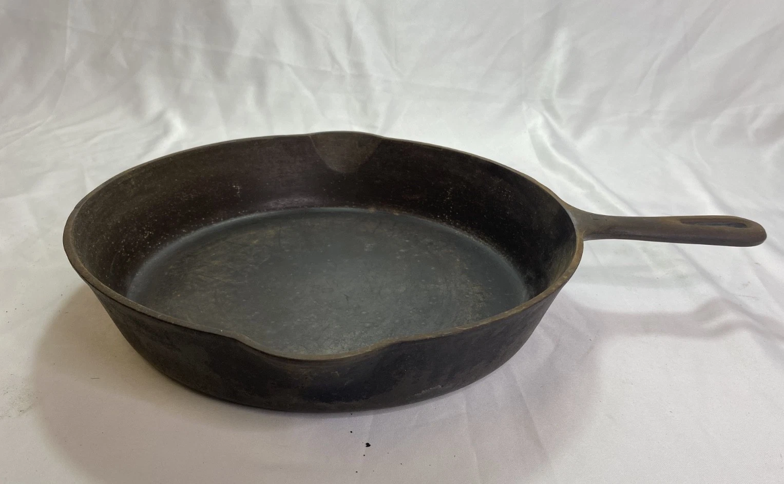 Vintage Griswold Cast Iron Skillet No. 9 710 H